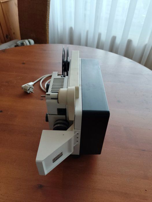 Eumig Mark 607 D – Projetor de Filmes 8 mm