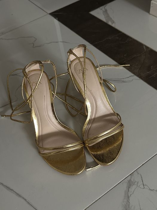 Босоніжки Zara на підборах 35 розмір