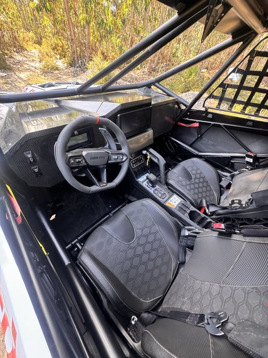 Can am Maverick R 2025