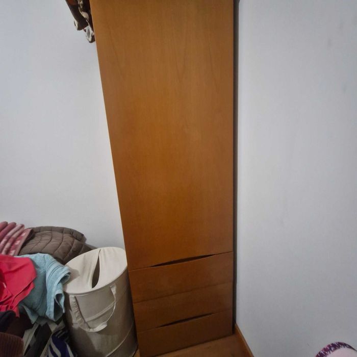 Roupeiro com 3 gavetas