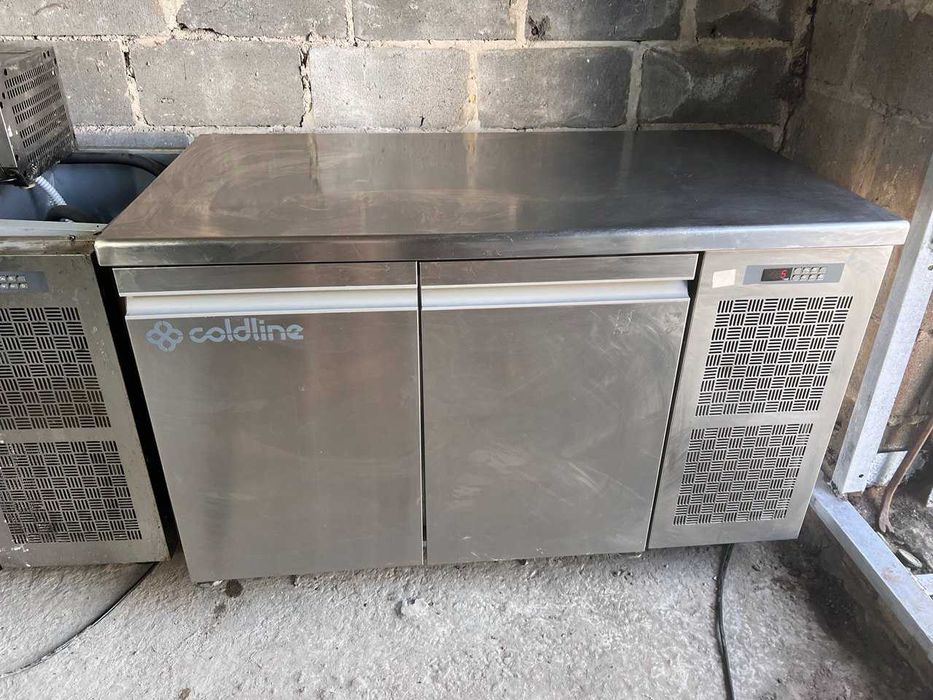 Холодильник 2 двері Італія холодильний стіл бу для кафе ресторана