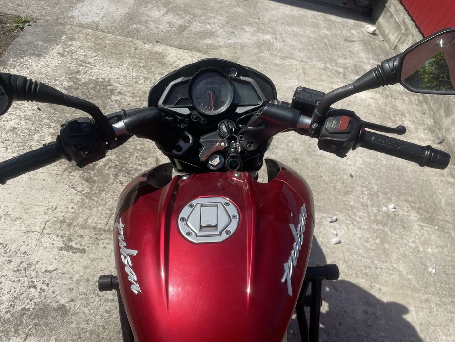 Мотоцикл Bajaj pulsar ns200
