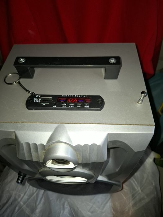 Wyprzedaż z powodu przeprowadzki Kolumna Kenwood przerobiona na przeno