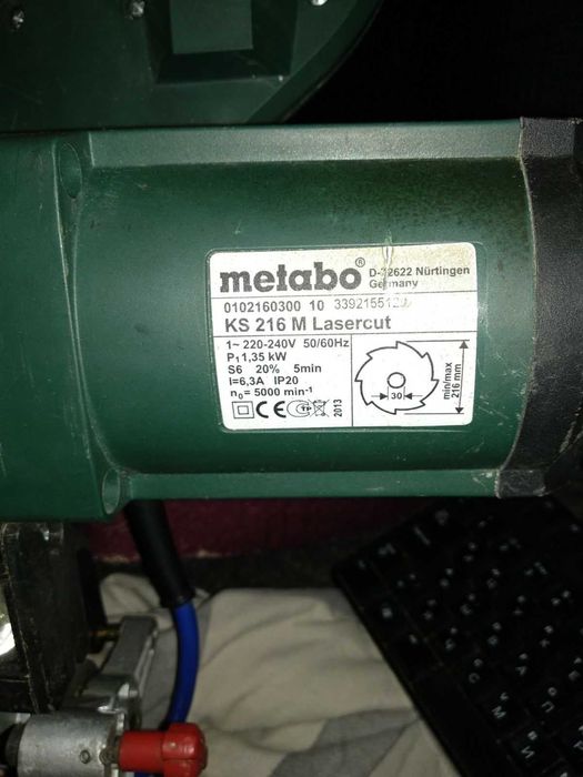 Продам торцювальну пилу Metabo KS216