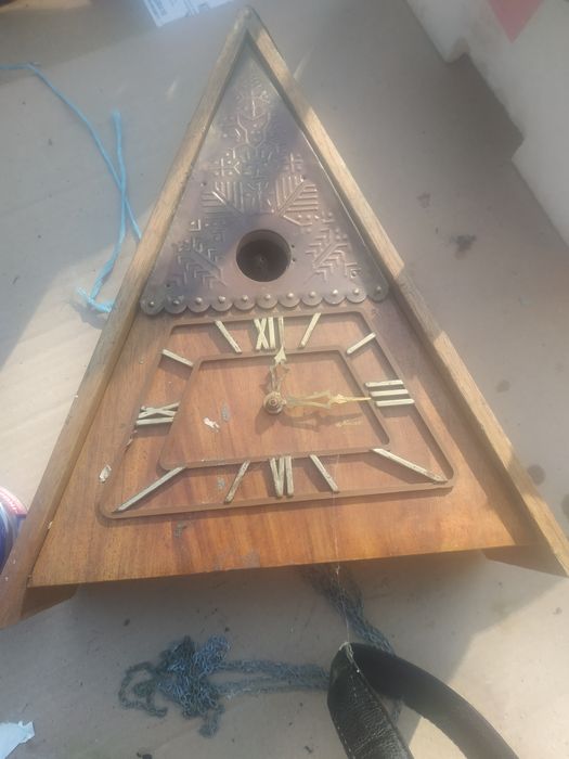 Продам часы с кукушкой под реставрацию