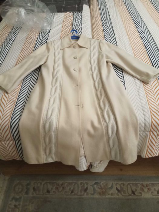 Casaco Comprido em Branco de "Laura Biagiotti" - Roma (Made in Italy)