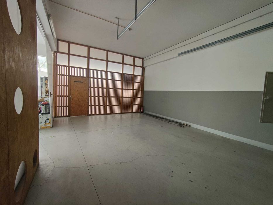 Arrendamento de Armazém – 275 m² – Parque Industrial