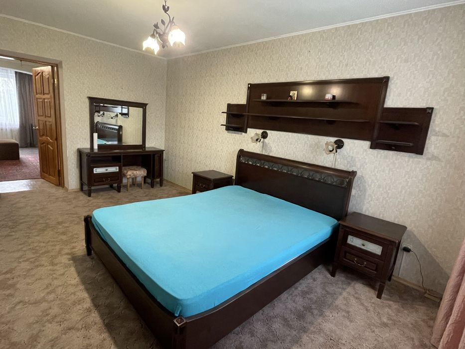 Квартира 4 кімнатна з меблями