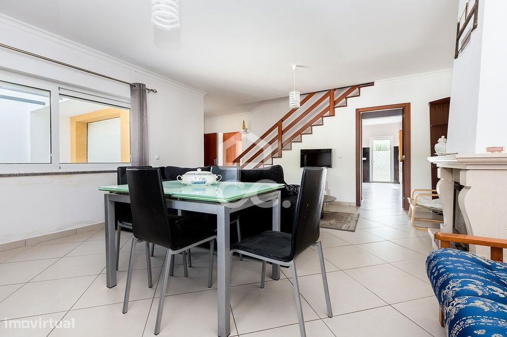 Moradia T3 c/ Quintal, Terraço e Garagem no Loteamento Quinta das Sesm