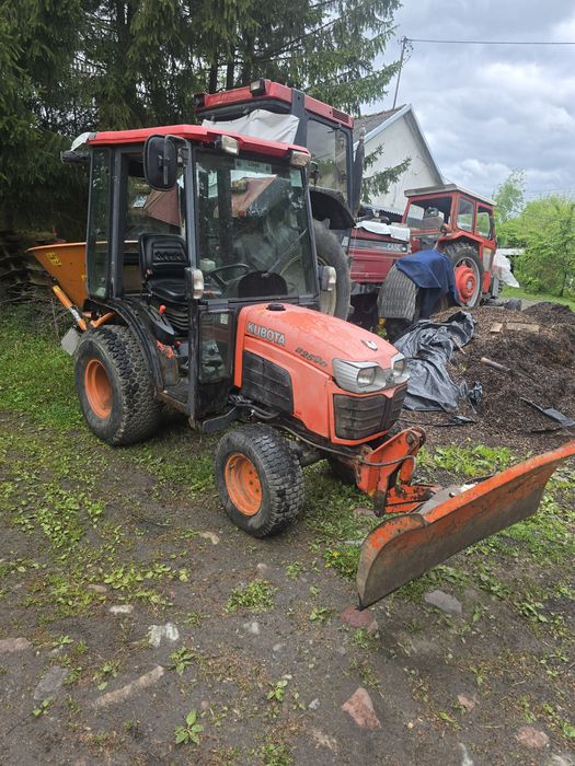 Trakoterek kubota b2530