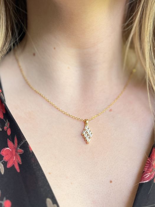 Naszyjnik nowy z cyrkoniami w złotym kolorze klasyczny