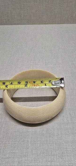 Bonitas pulseiras em material nobre