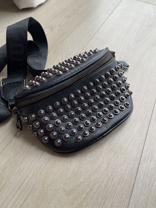 Сумка бананка через плече чорна