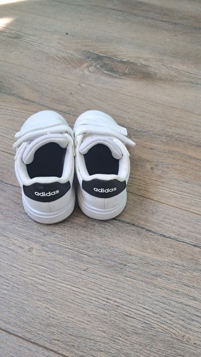 Кросівки оригінальні adidas