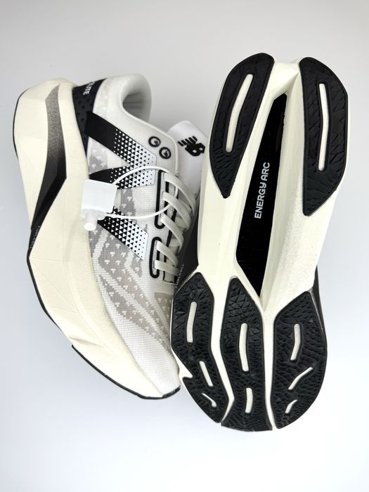 Кроссовки  New Balance НОВЫЕ - 39 размер есть в НАЛИЧИИ