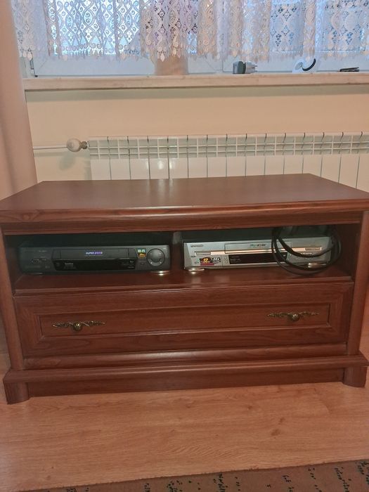 Stolik pod telewizor