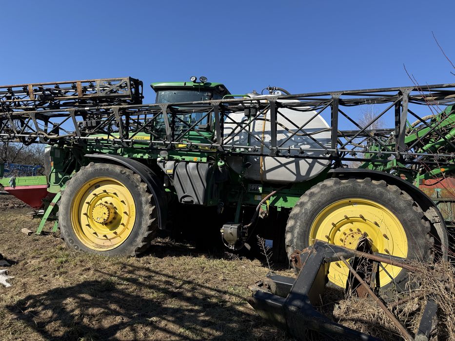 Самохідний обприскувач John Deere 4940