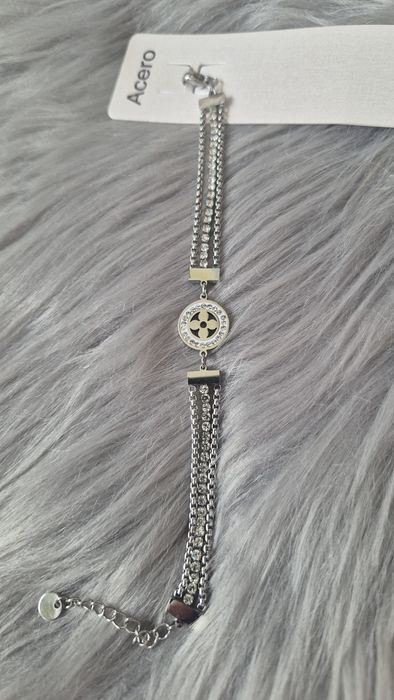 Pulseira prateada em aço com brilhantes