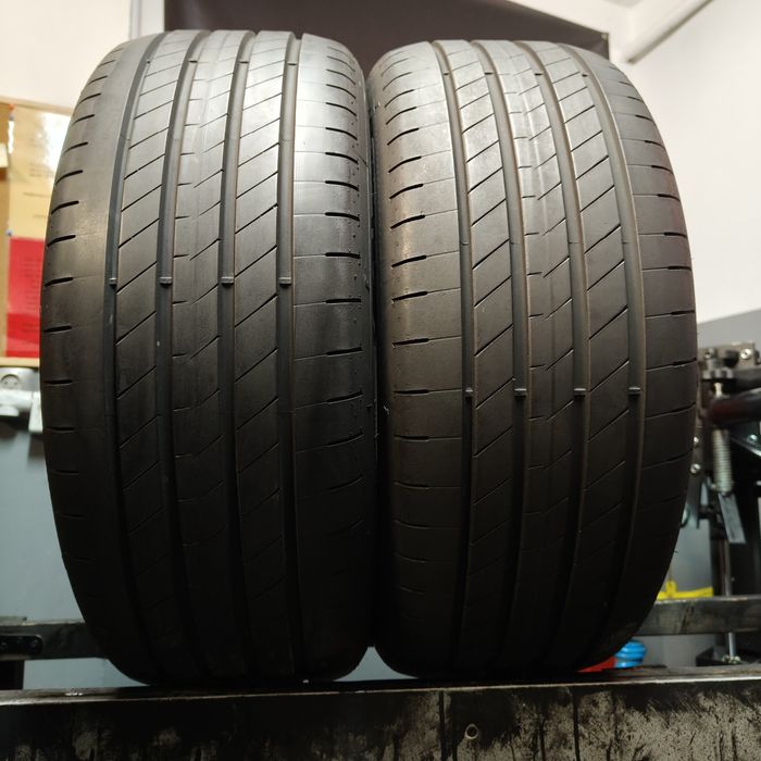 235/45/18 Sprzedam parę opon letnich Goodyear