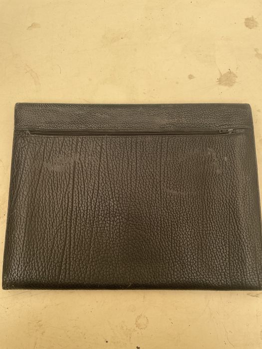 Pasta em pele porta documentos de cor preta