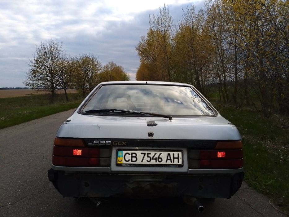 Автомобіль Мазда 626