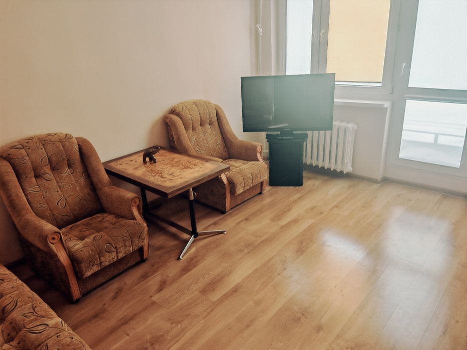 3 pokoje, zadaszony balkon, piwnica i garaż — Pelplin, ul. Dworcowa 13