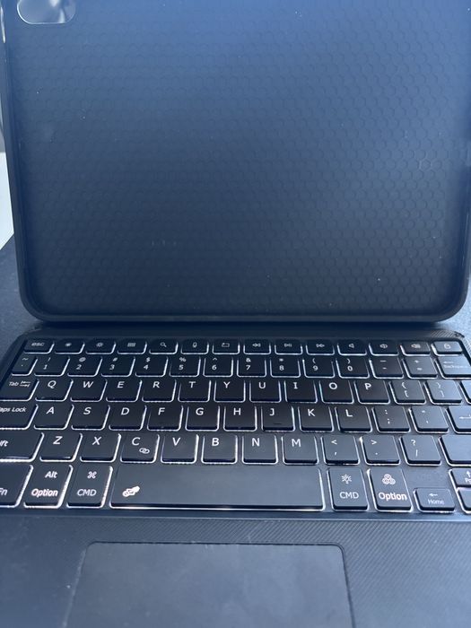 Etui tech protect z klawiaturą do ipad A16 11 th