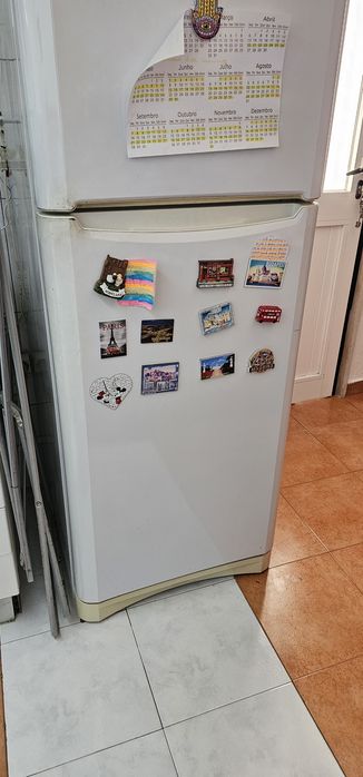 Frigorífico Indesit usado mas a funcionar perfeitamente