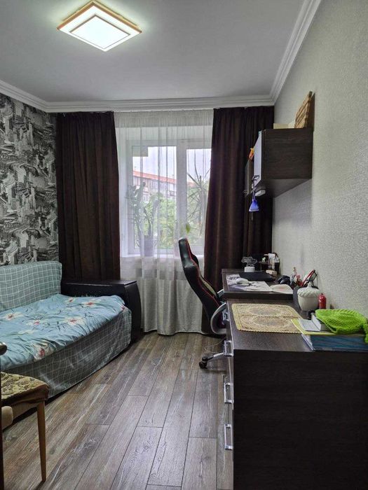 Продам 3 кімн. квартиру з КАПІТАЛЬНИМ РЕМОНТОМ. 2/9 цегл. 60000