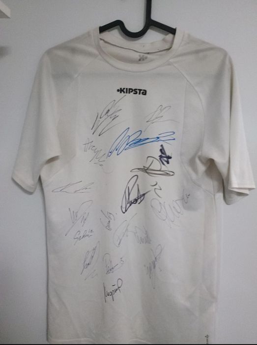 Koszulka z autografmi piłkarzy Śląska