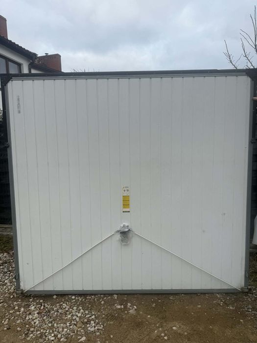 Brama Garażowa - uchylna - Wiśniowski