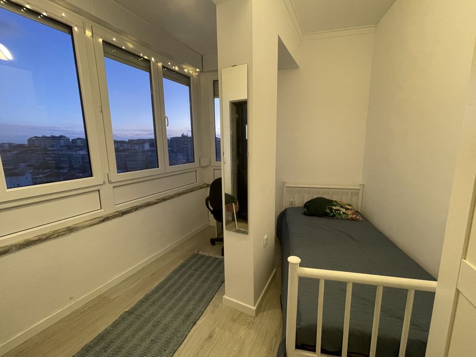 Quarto Almada, 1minuto a pé da estacao do metro