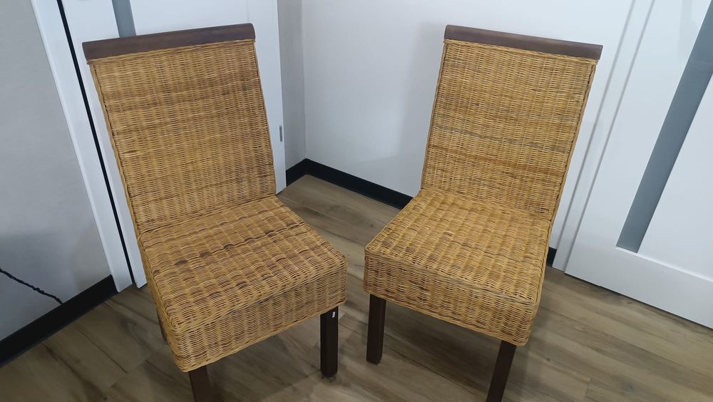 Nowe krzesła naturalny ratan. Idealne do salonu jak i na balkon. 
Cena