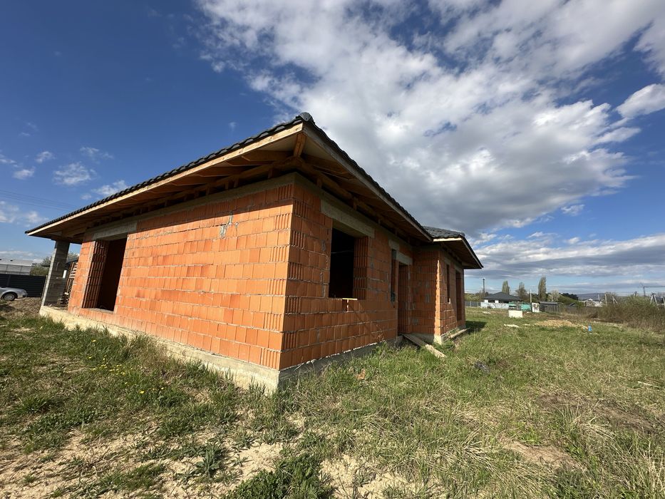 Продається американка на етапі будівництва в хорошій локації
