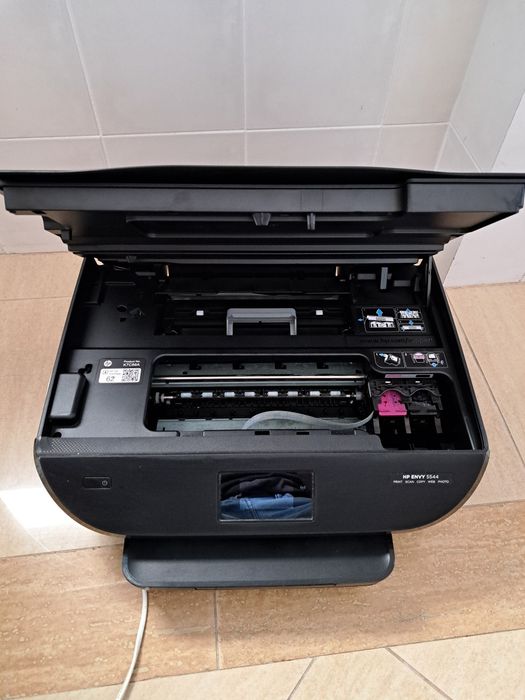 Impressora Multifunções HP ENVY 5544 (Wi-Fi / Scanner) – precisa de tinteiros