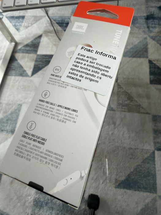 Auriculares fones JBL by HARMAN (TUNE 110)