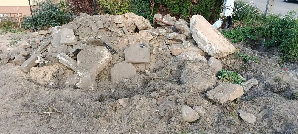 Oddam gruz beton/kamień/słupy !