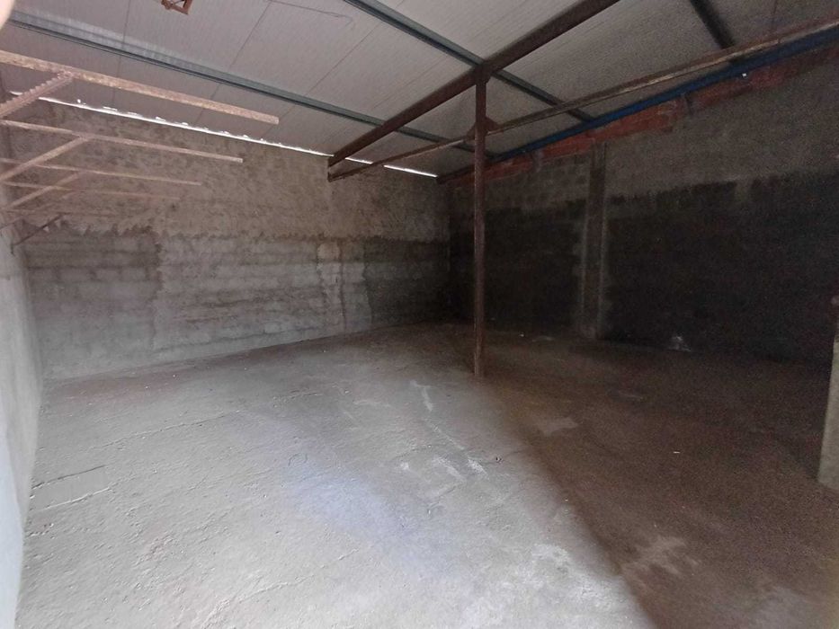 Arrenda-se oficina/ armazém