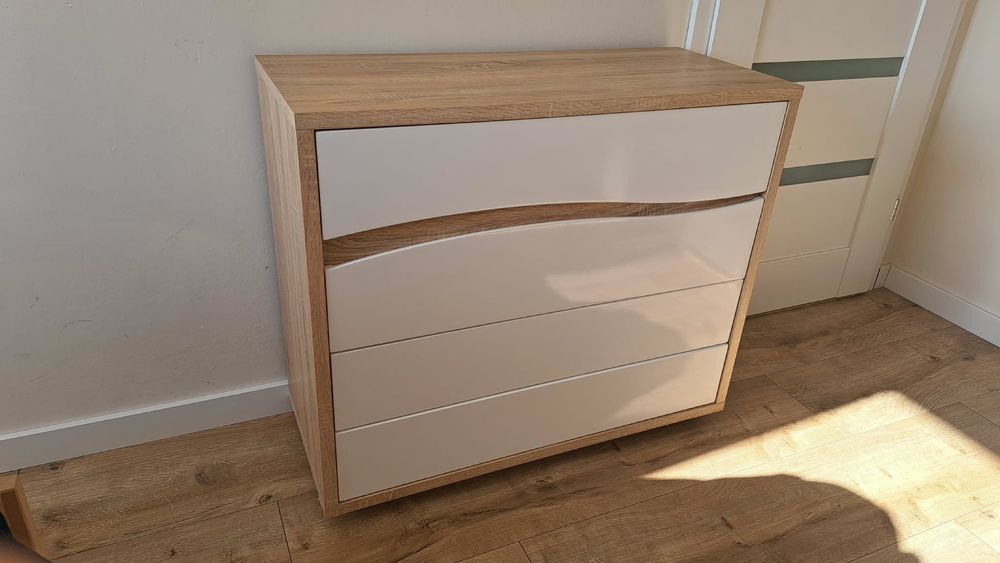 Rezerwacja do niedziele: Komoda do sypialni z szufladami