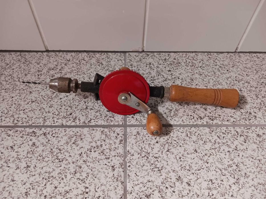 Berbequim Manual, Muito Antigo.