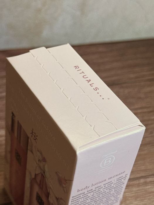 Sakura rituals gift set balsam w piance i olejek pod prysznic