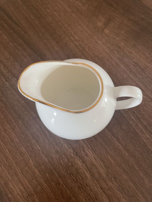 Nowy porcelanowy mlecznik