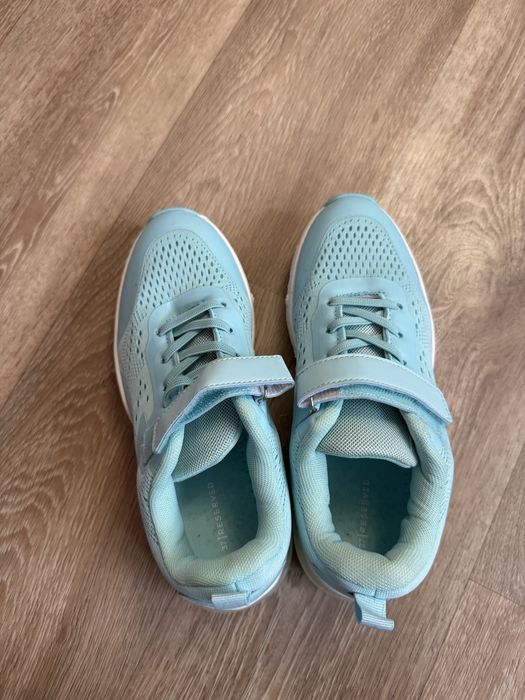 Кроссовки reserved