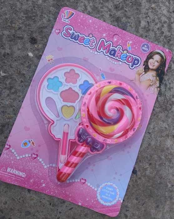 Super zestaw do make up w lizaku