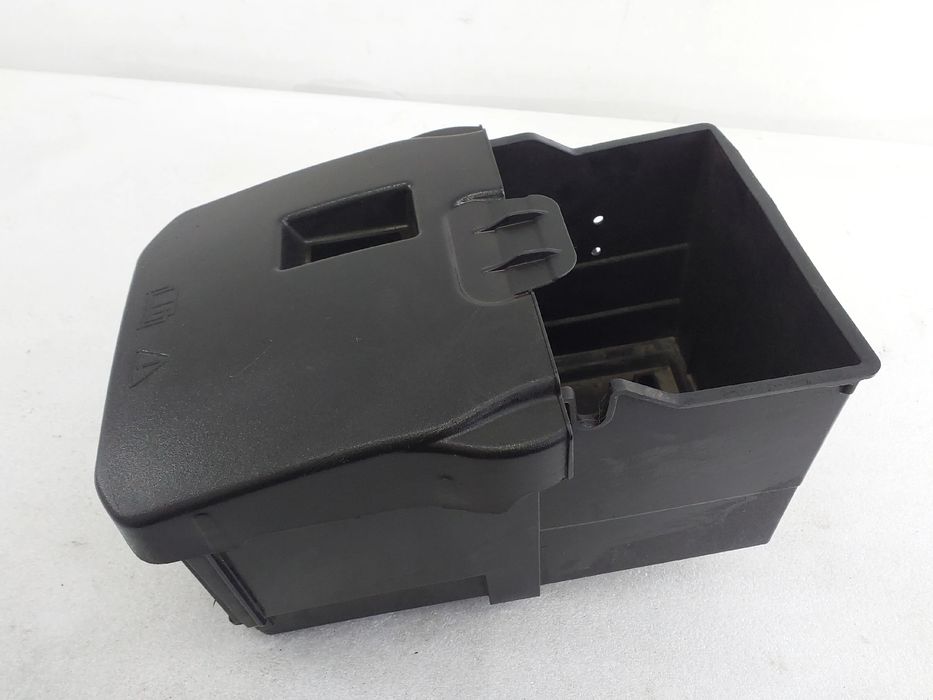 Base / caixa da bateria FORD Focus III