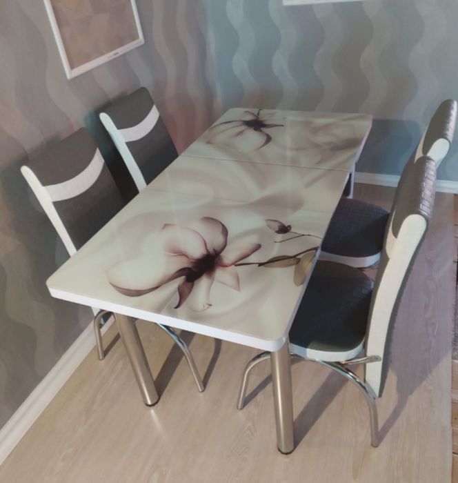 Обідній кухонний скляний стіл зі стільцями Обеденный кухонный стол