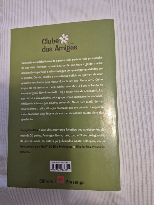 Livro juvenil  coleção Clube de Amigas