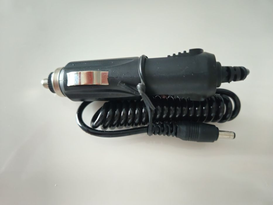 Kabel samochodowy do zapalniczki.