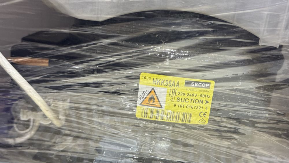 Продам морозильную камеру ELECTROLUX EUF2743AOW