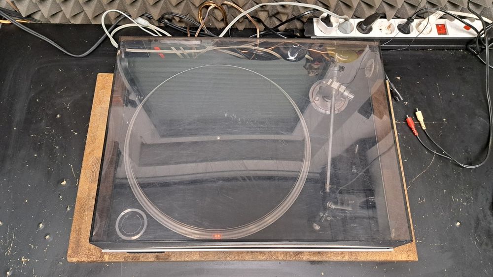 Gramofon Elac PC-900
